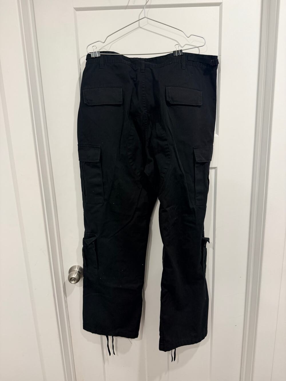 Goodthreads Men’s 42x28 Black Multi-Pocket Cargo Pants Drawstring Hem